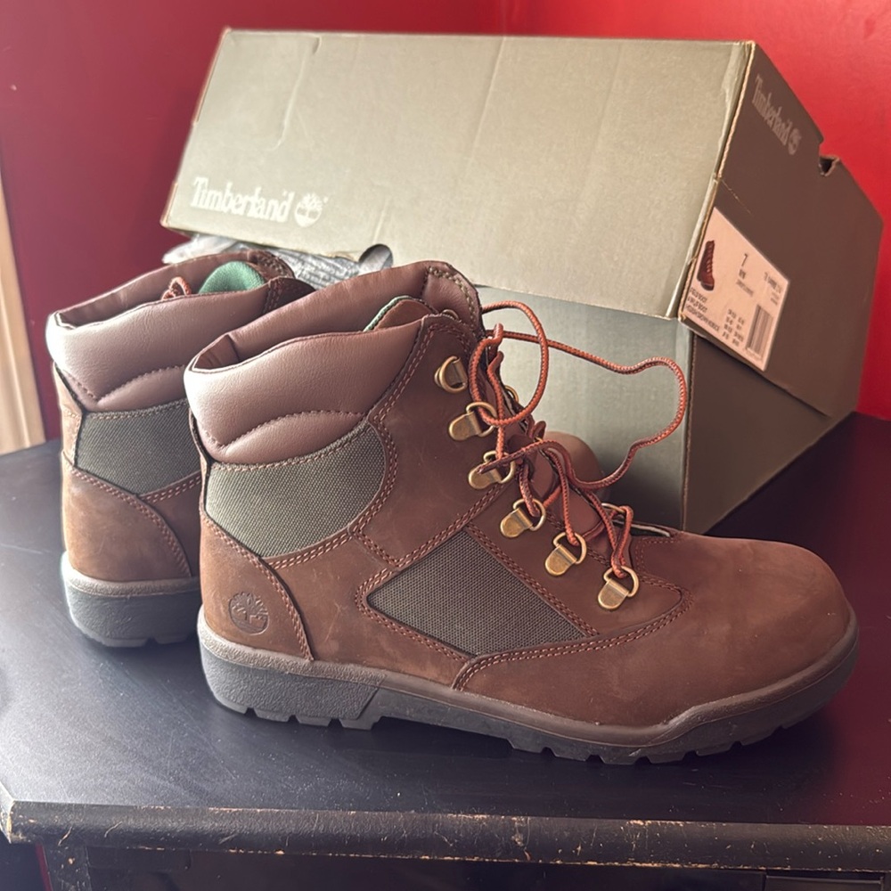 Brand new in box - youth timberland boots 
Size 7 youth